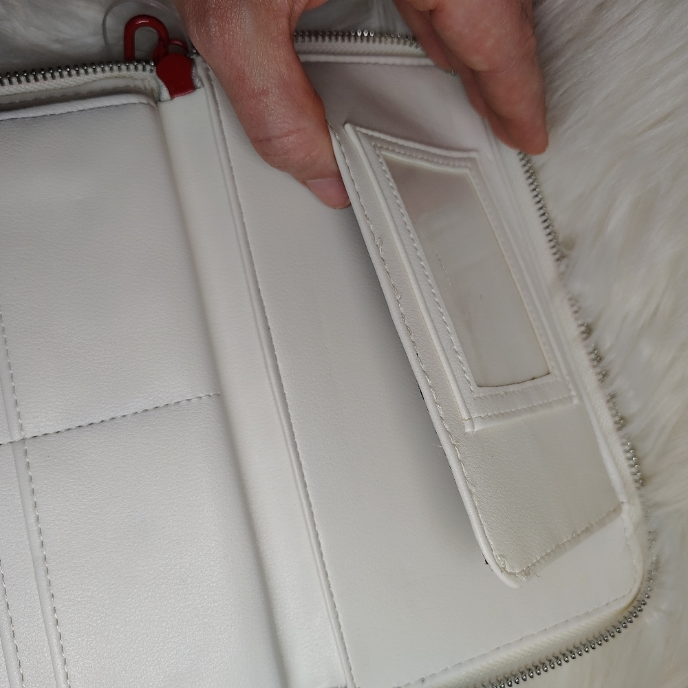 Betsey Johnson Heart Valentine Zip Around Wristlet Wallet - Picture 12 of 15